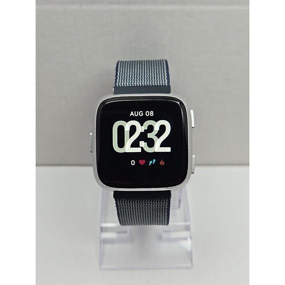 Fitbit Versa FB504 Smartwatch Fitness Heart Rate Bluetooth Extr Bands No Charger